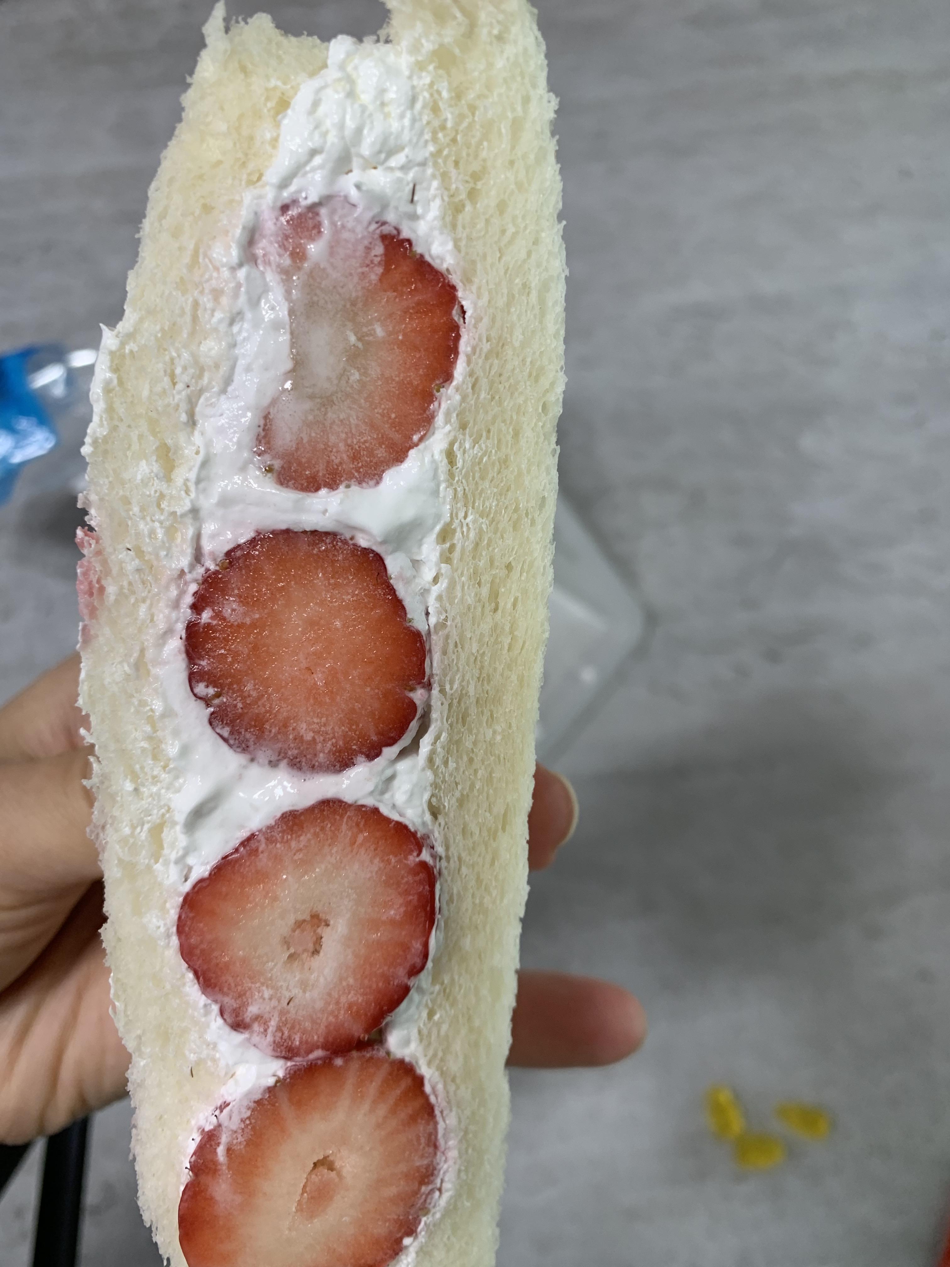 삼)딸기샌드위치 썸네일 3