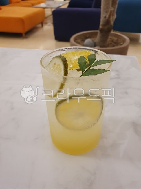 해태음료(주) 써니텐 스파클링 레몬에이드 350G 썸네일 2