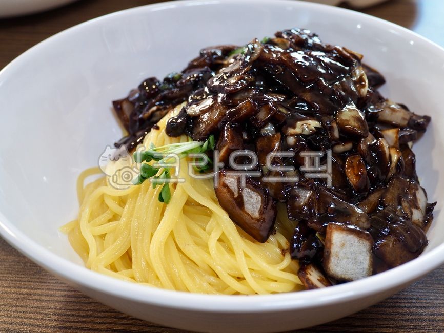 미앤락 떡국수 짜장면 용기 썸네일 3