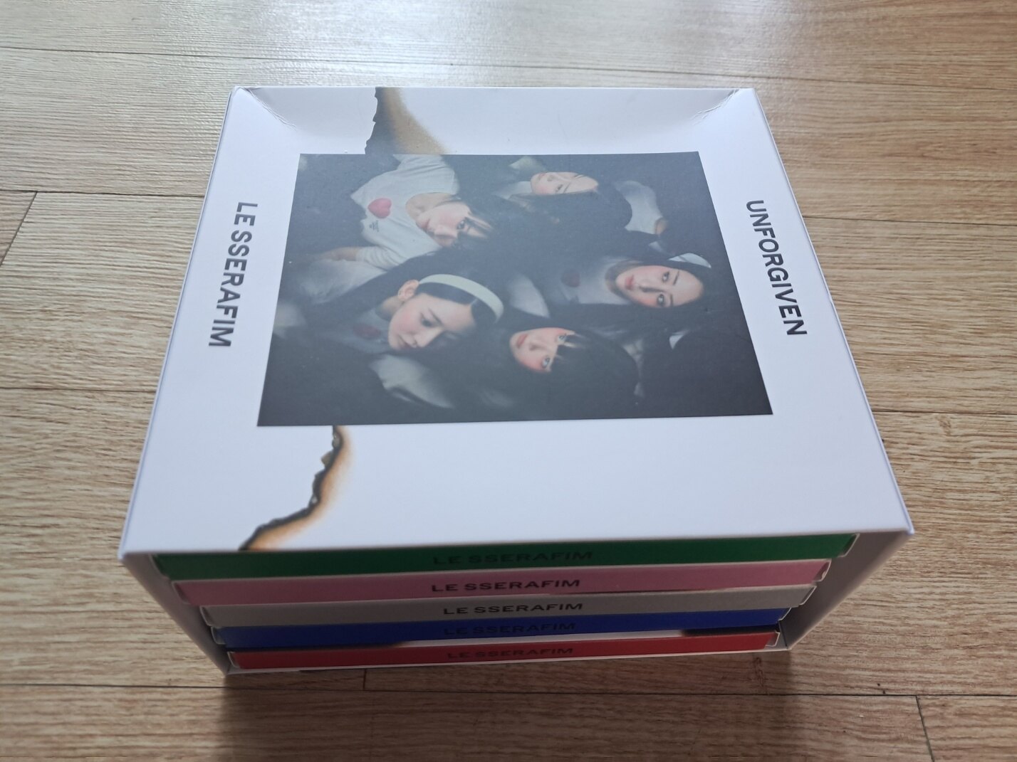르세라핌-1stStudioAlbumUNFORGIVEN(COMPACT ver.) 썸네일 3