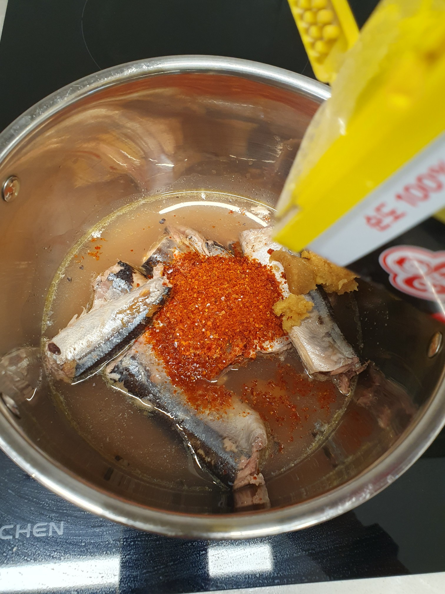 ㈜씨앤로드 꽁치(통) 1.3Kg 썸네일 3