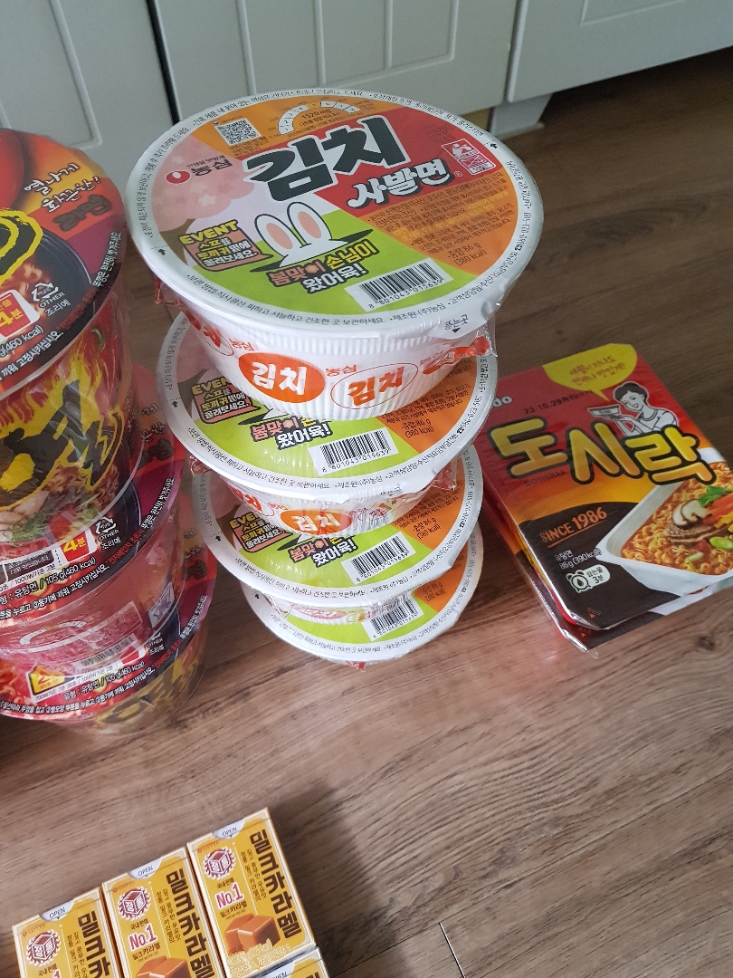 농심해피데이기획2(햅쌀밥4입+김치사발면4입) 썸네일 2
