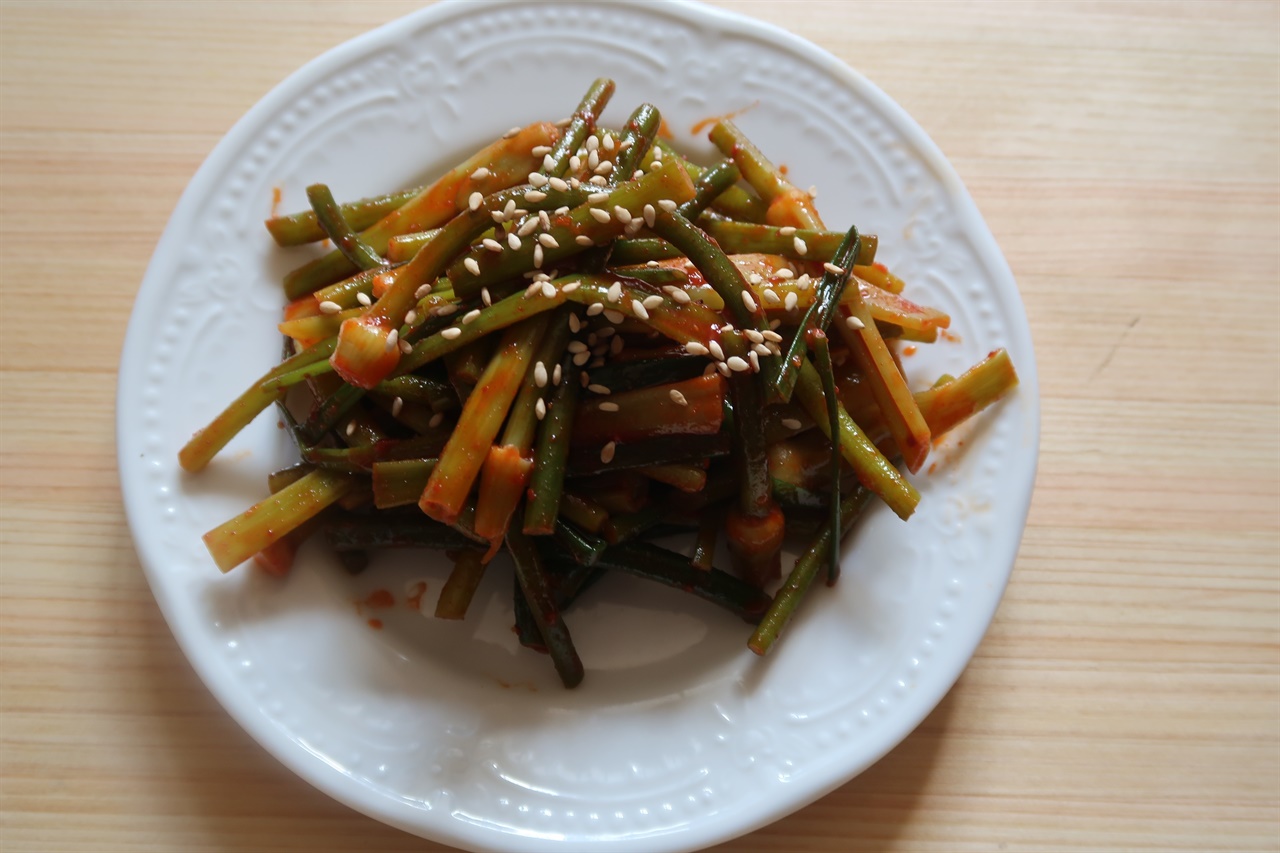 초화림 마늘종무침 500g 썸네일 2
