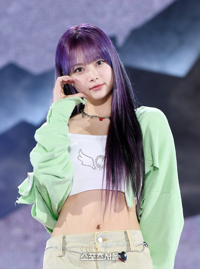 르세라핌-EASY[미니3집] 썸네일 2