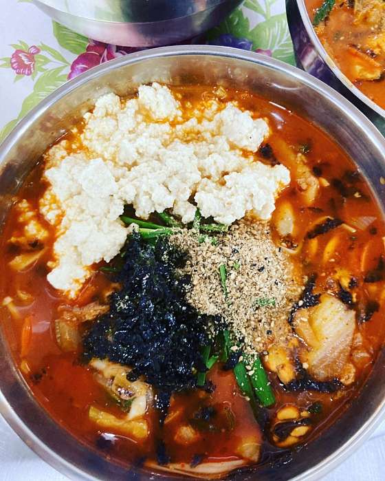 흑미두부칼국수 썸네일 3