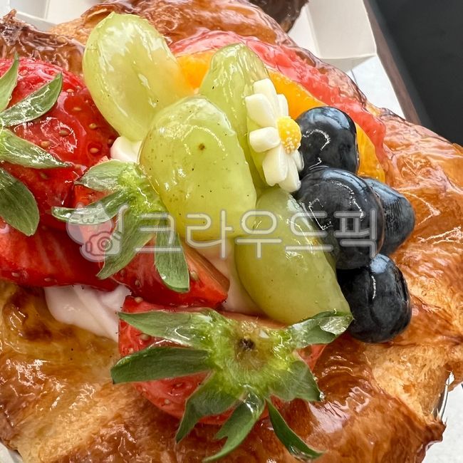 고소하고 부드러운 딸기 페스츄리 썸네일 2